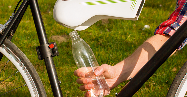 Nova bicicleta, Fontus, condensa a umidade e a transforma em água potável