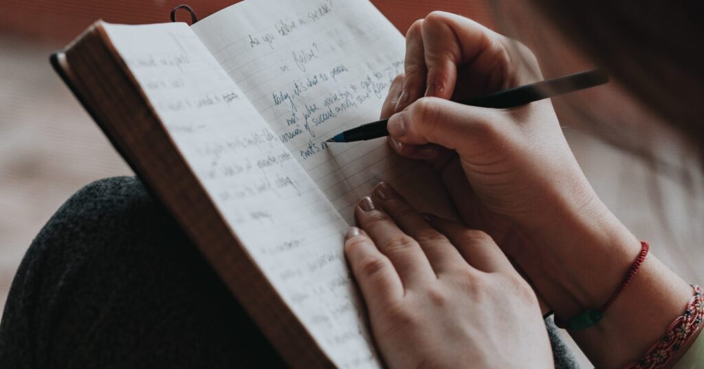 Como a escrita pode ajudar a lidar com as emoções