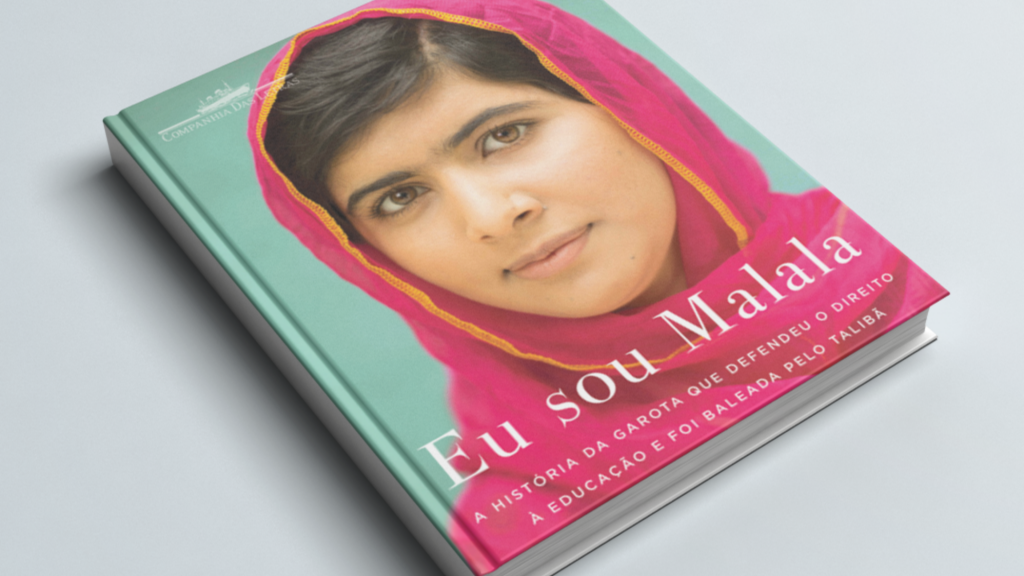 o livro é azul com uma foto de Malala usando busca rosa, cabelo preto e olhar sério. Embaixo está escrito "eu sou malala" na cor branc. biografia