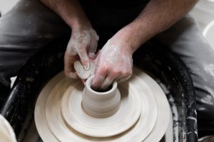 Cerâmica e propósito: histórias que se cruzam