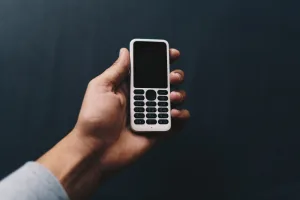 O que são “dumbphones” e por que viraram febre entre jovens?