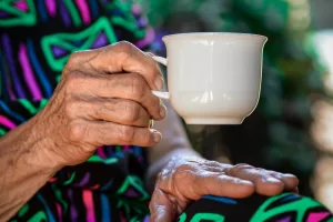 As mãos contam nossa história: que marcas da vida as suas trazem?