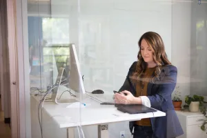 Você sofre de dependência emocional no trabalho? Conheça os sinais