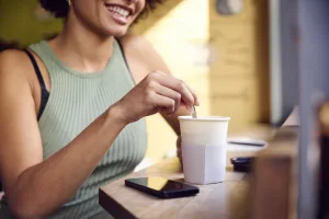 Além do café, que outras bebidas trazem energia?