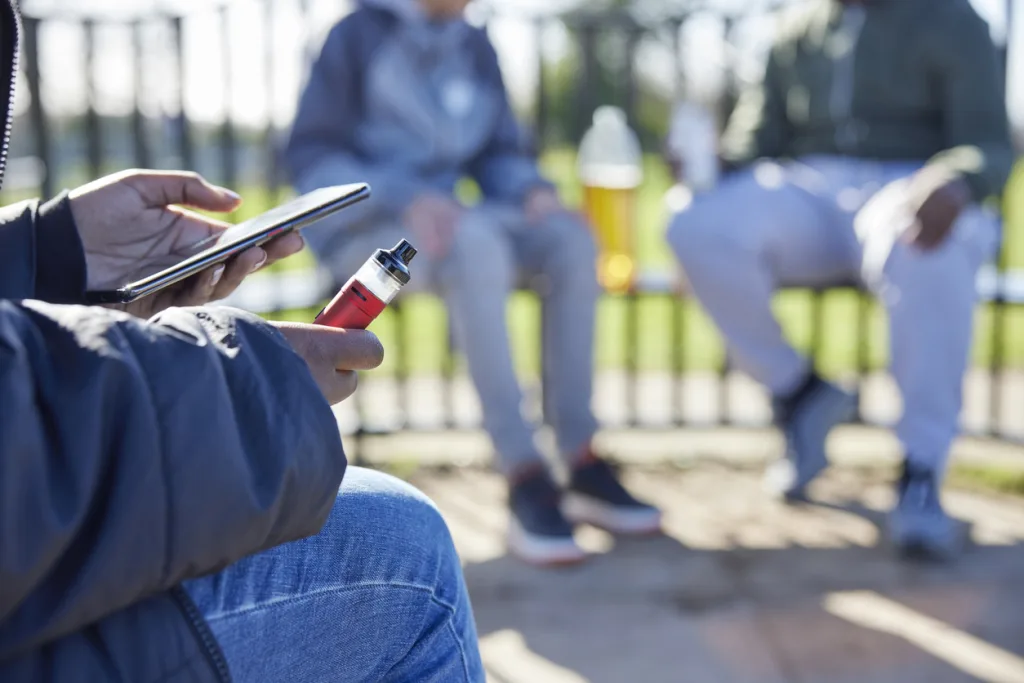 Como conversar com adolescentes sobre drogas e álcool?