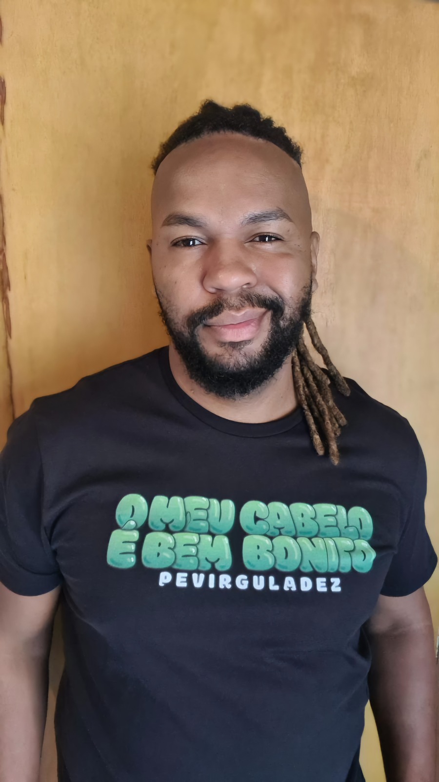 Allan Pevirguladez usa música e cultura como ferramenta antirracista em sala de aula