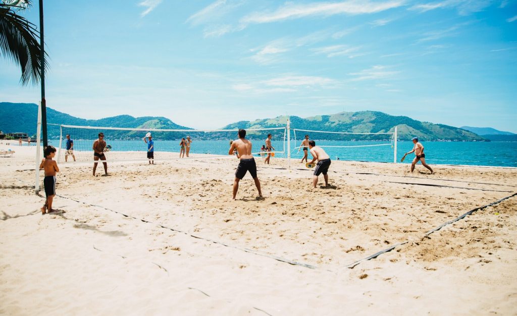 Beach tennis pode ser seu novo esporte favorito