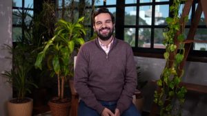‘Tudo que é essencial para construir a felicidade está no presente’