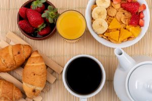 Você pula o café da manhã? Refeição desperta o corpo e o cérebro